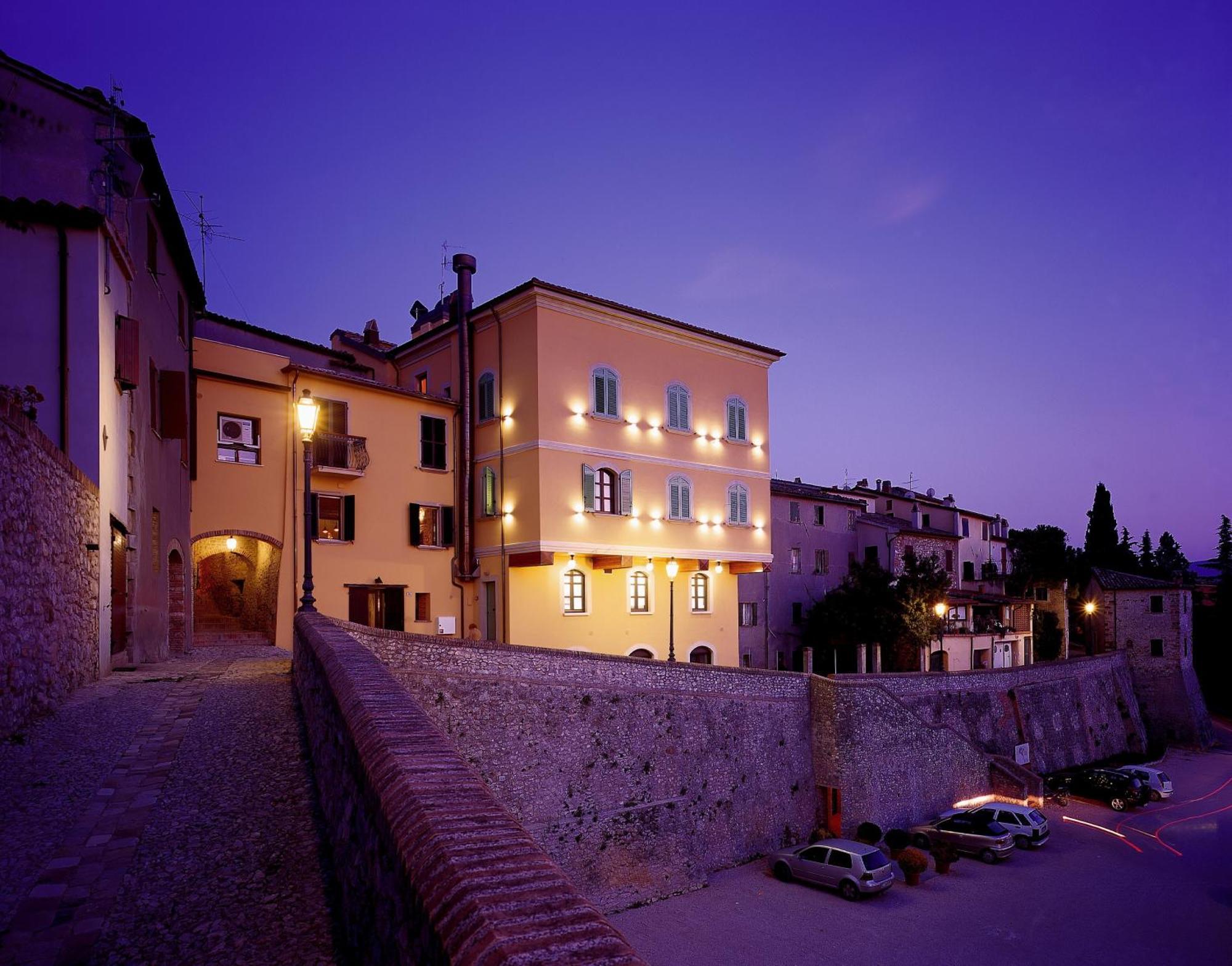 Oste Del Castello Wellness & Bike Hotel Verucchio Exterior photo